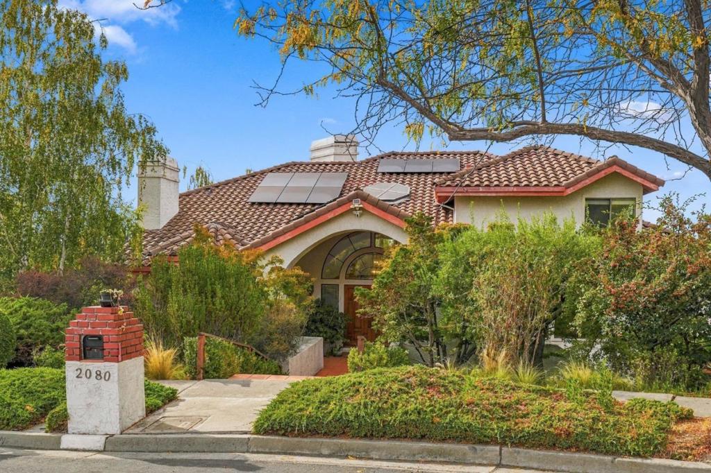 2080 Rancho Higuera Court Property Photo 4