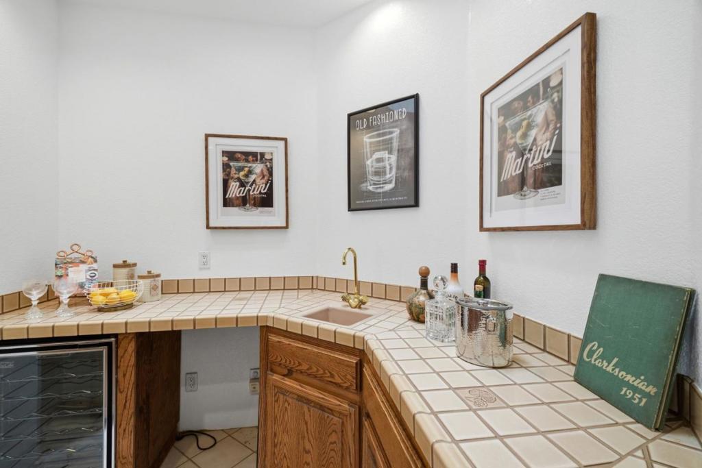 2080 Rancho Higuera Court Property Photo 13