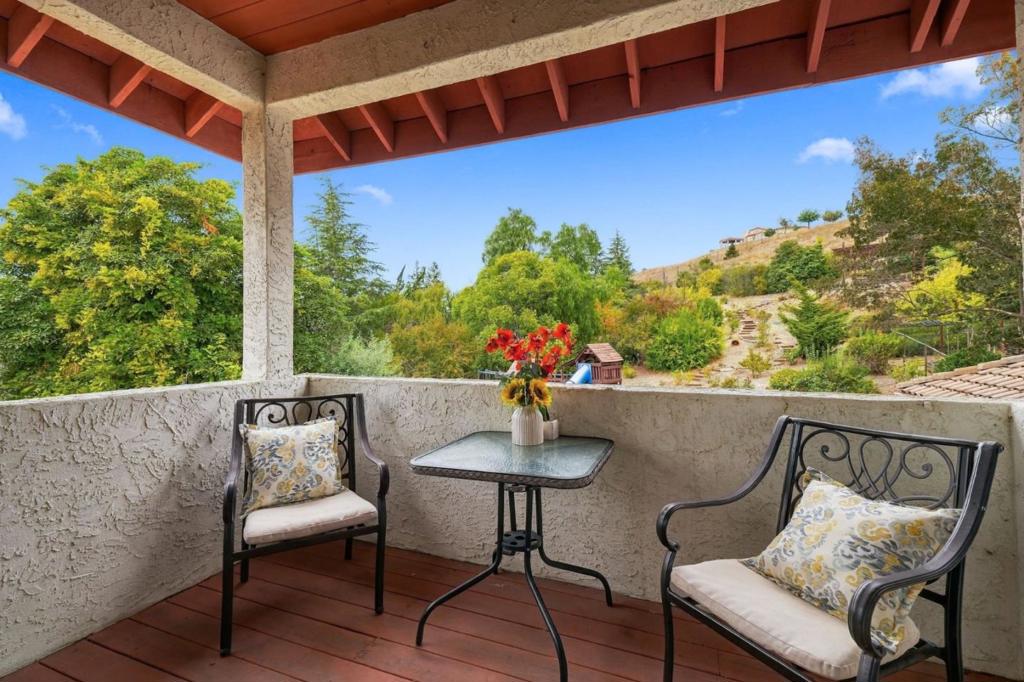 2080 Rancho Higuera Court Property Photo 15