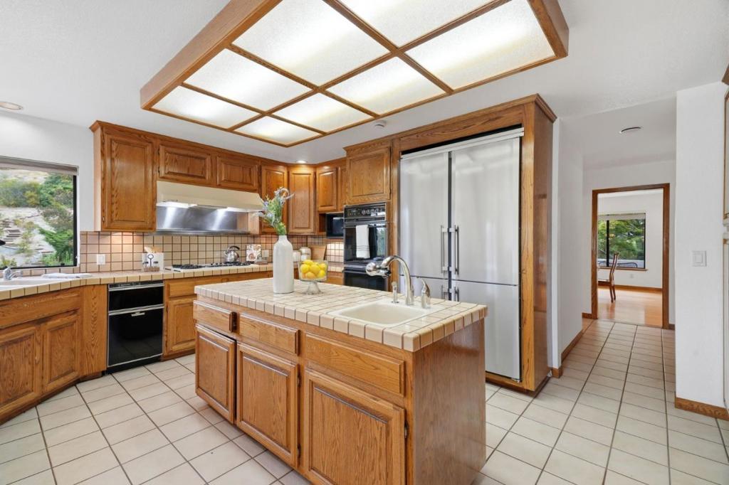 2080 Rancho Higuera Court Property Photo 18