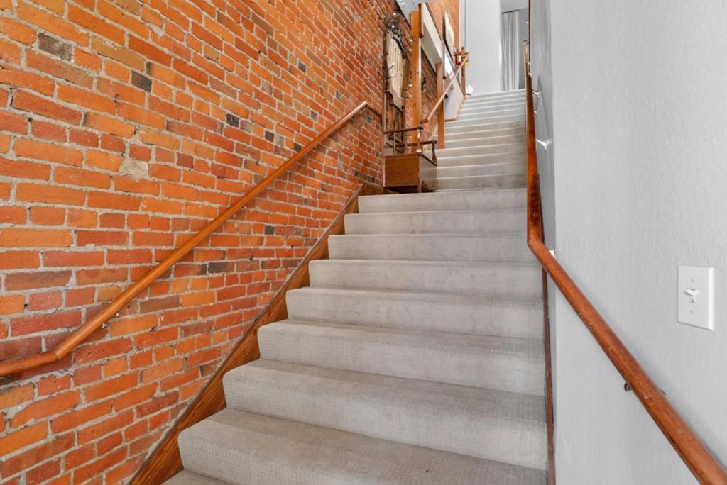 122 J Street Property Photo 9