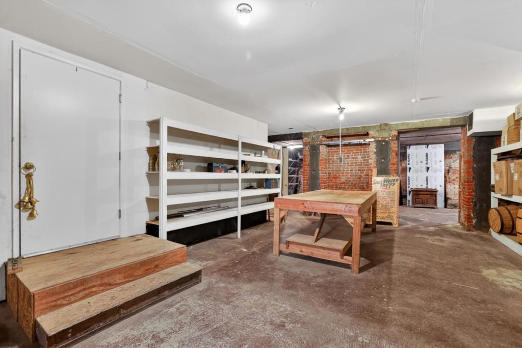 122 J Street Property Photo 18