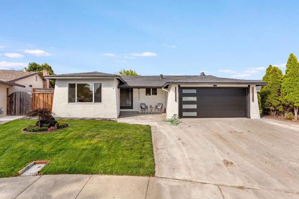 34843 Warwick Court Property Photo 1