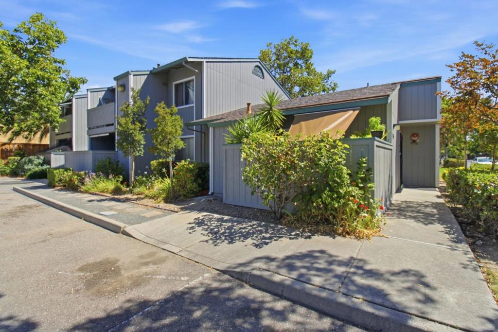 3530 Silver Oaks Way Property Photo 4