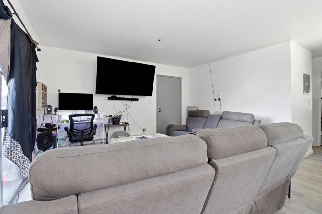 3530 Silver Oaks Way Property Photo 8