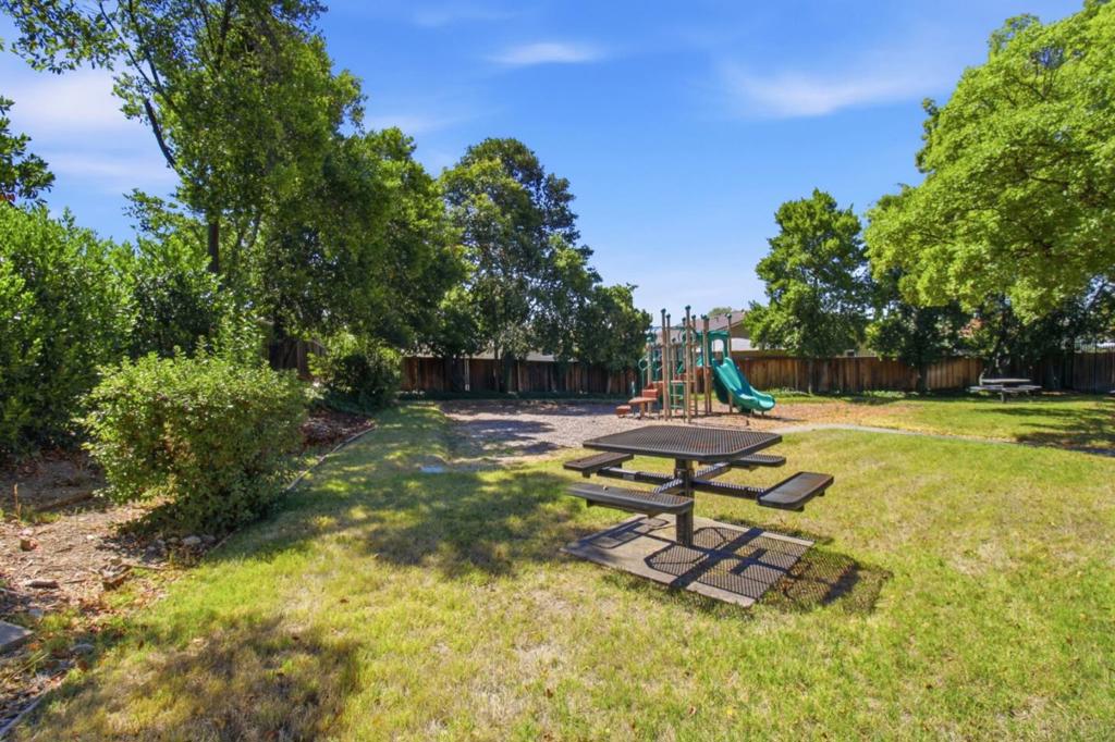3530 Silver Oaks Way Property Photo 47