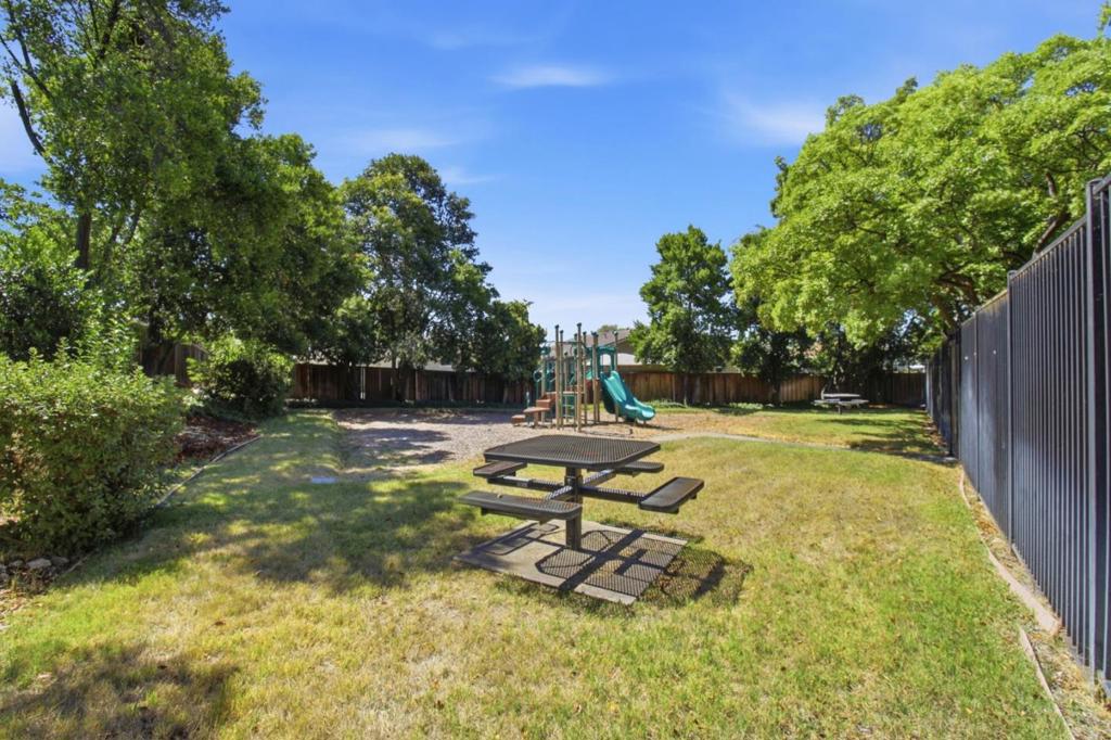 3530 Silver Oaks Way Property Photo 48