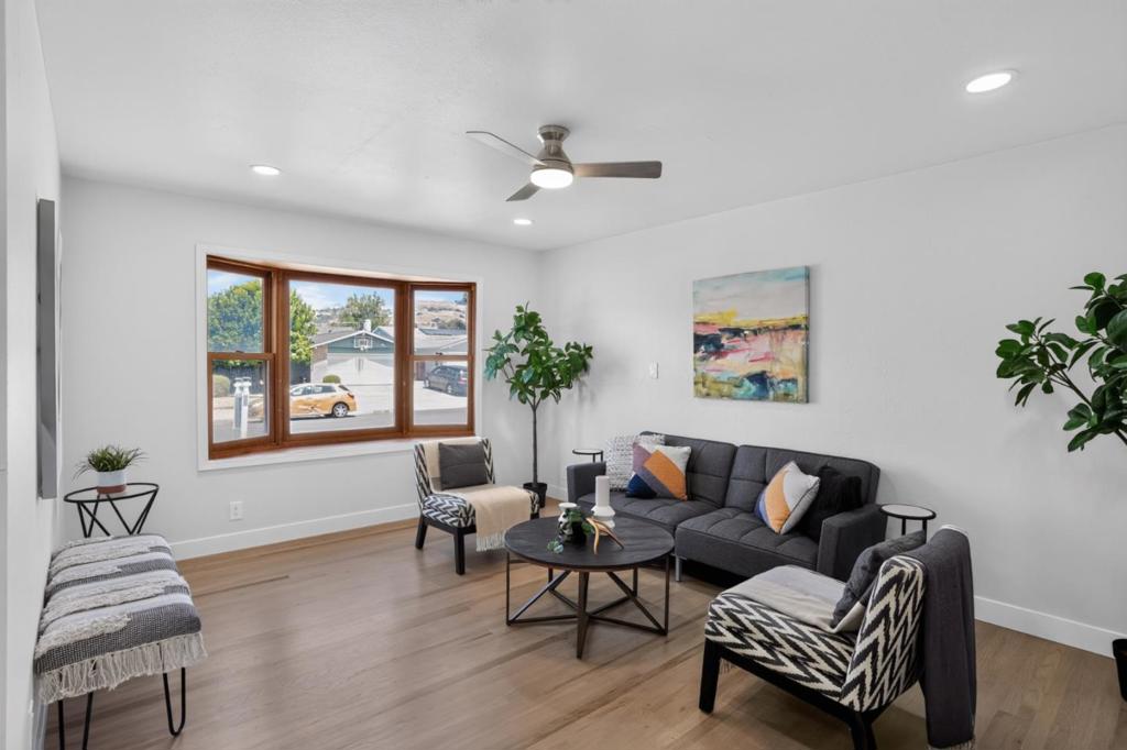 1695 Wickham Road Property Photo 3