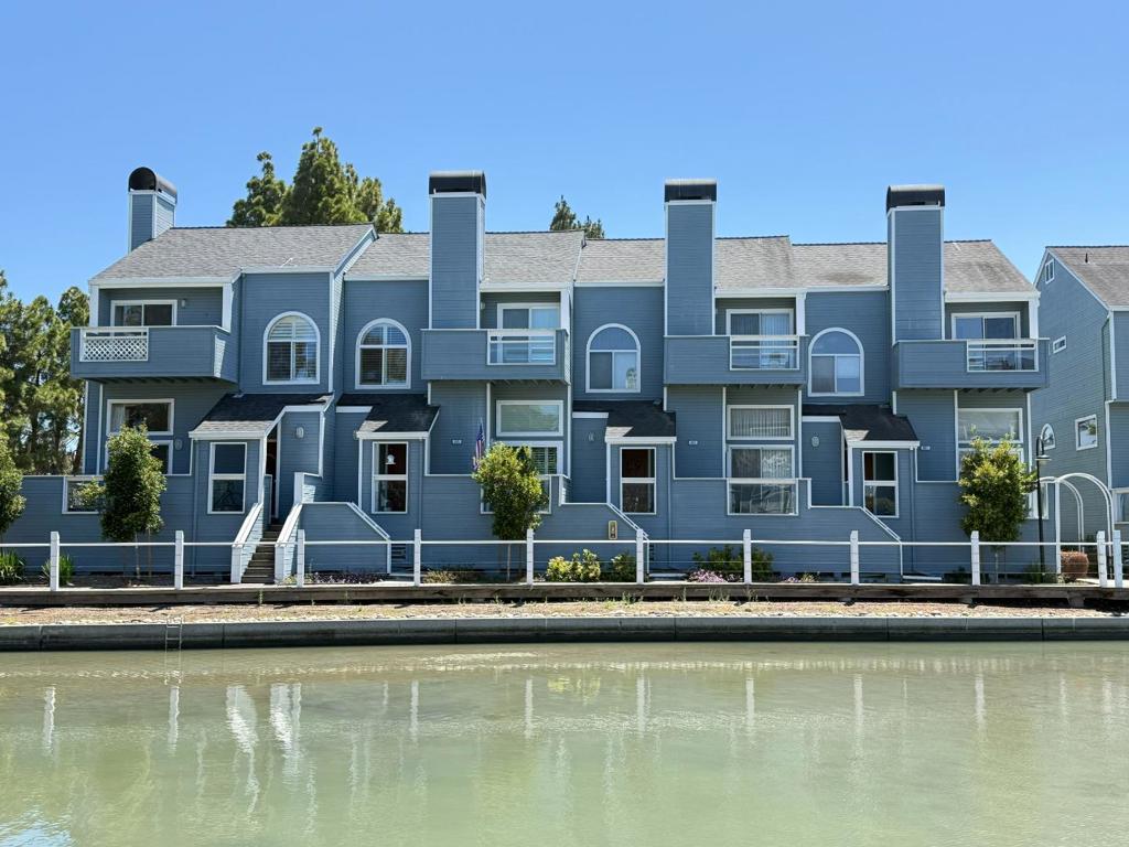 881 Boardwalk Place Property Photo 1