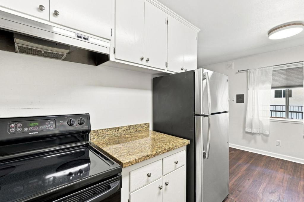 3877 Howe Street 108 Property Photo 11