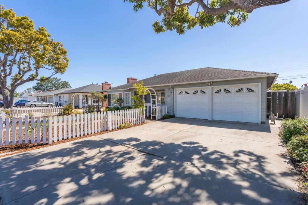 208 Angelus Drive Property Photo 2