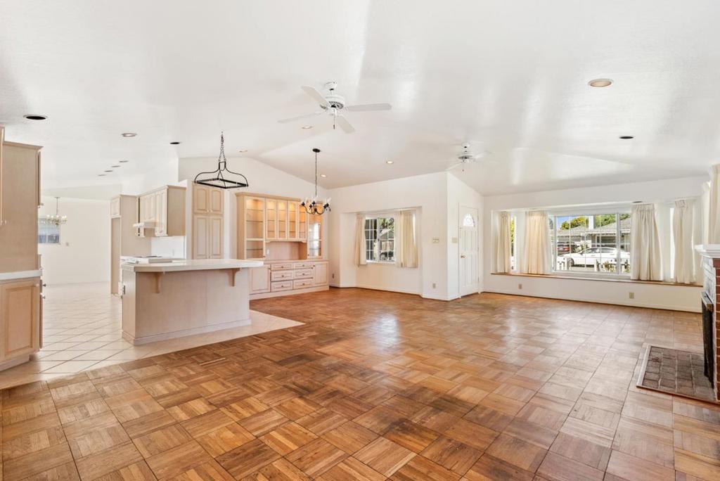 208 Angelus Drive Property Photo 12