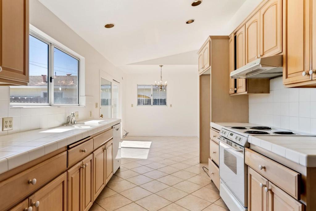 208 Angelus Drive Property Photo 14