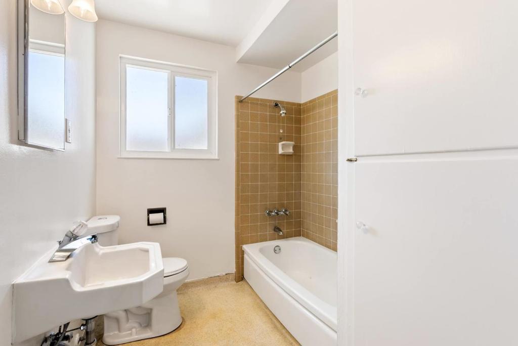 208 Angelus Drive Property Photo 20