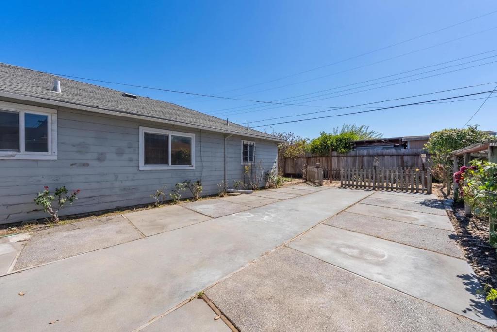 208 Angelus Drive Property Photo 27