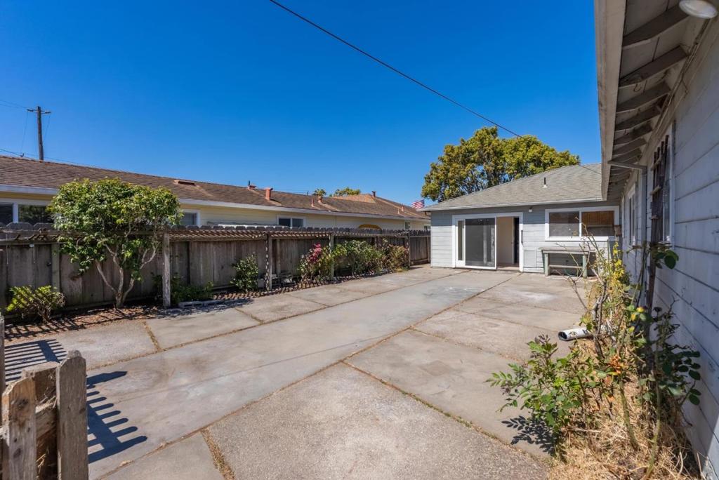 208 Angelus Drive Property Photo 29