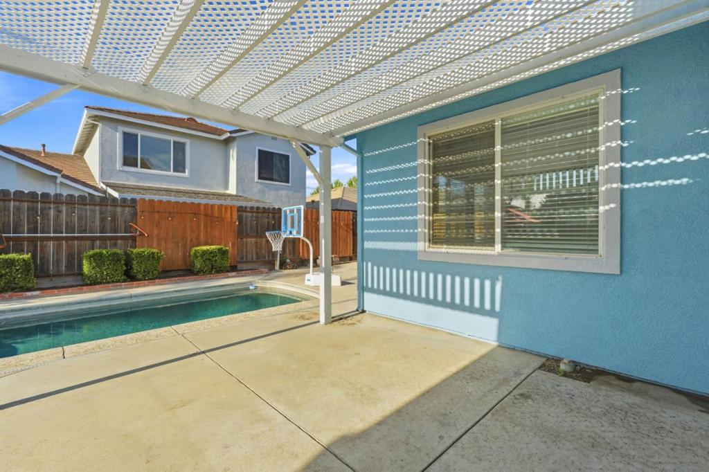 1951 Trail Way Property Photo 6