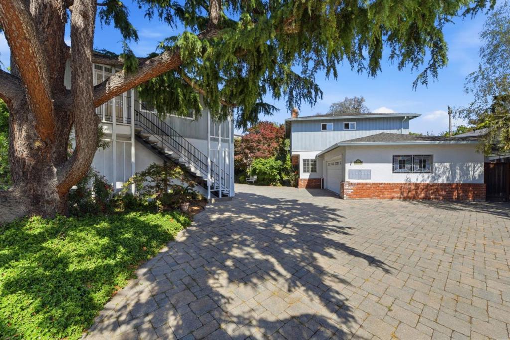 870 Williams Way Property Photo 3
