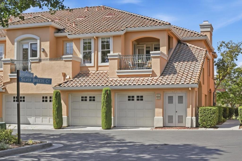 2317 Silver Breeze Court Property Photo 2