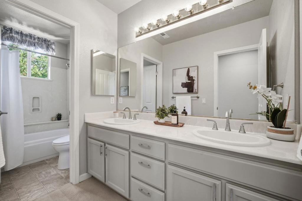 2317 Silver Breeze Court Property Photo 40