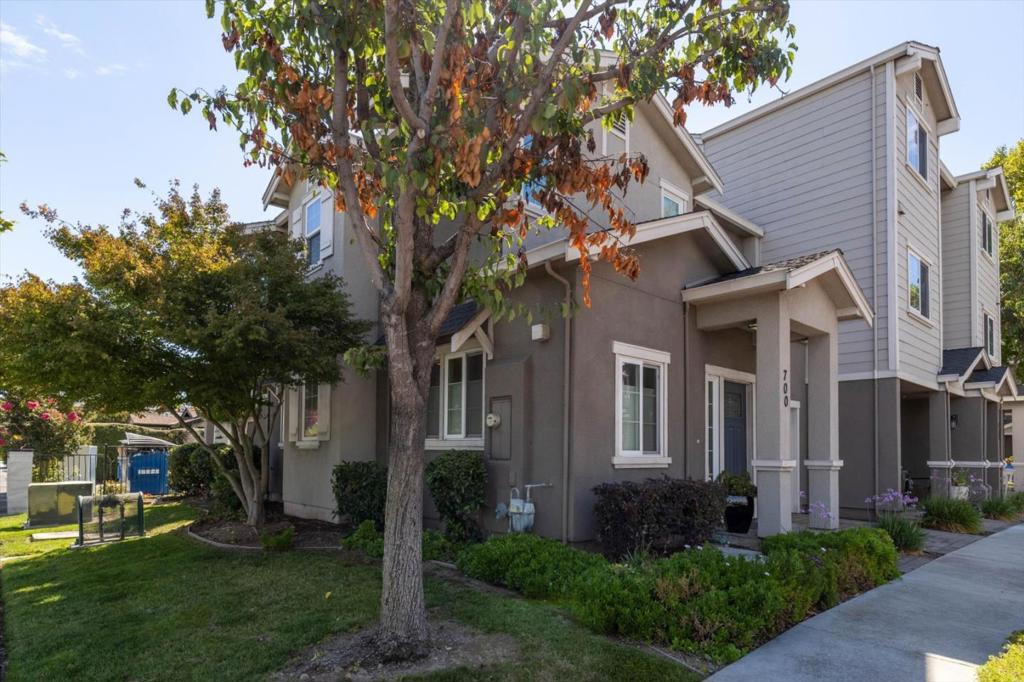 700 Paula Court Property Photo 4