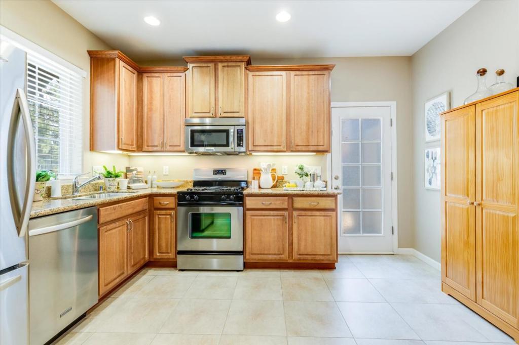 700 Paula Court Property Photo 10