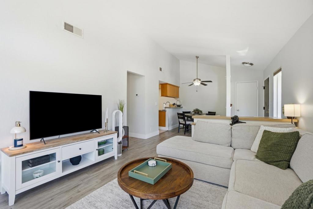 55 Massolo Drive H Property Photo 6