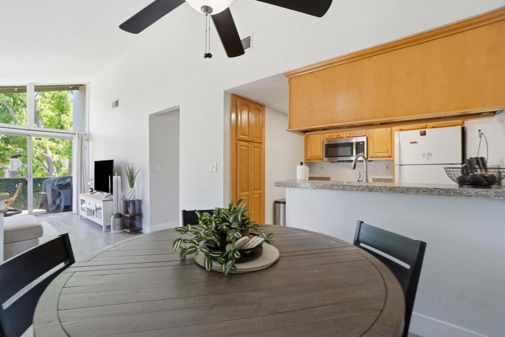55 Massolo Drive H Property Photo 14