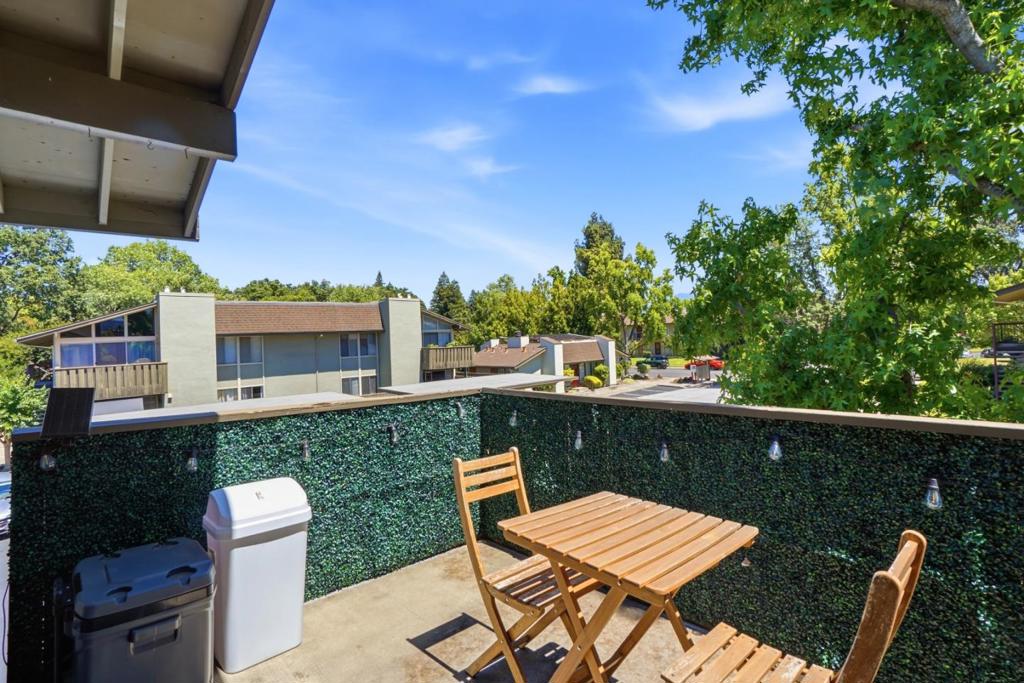 55 Massolo Drive H Property Photo 31