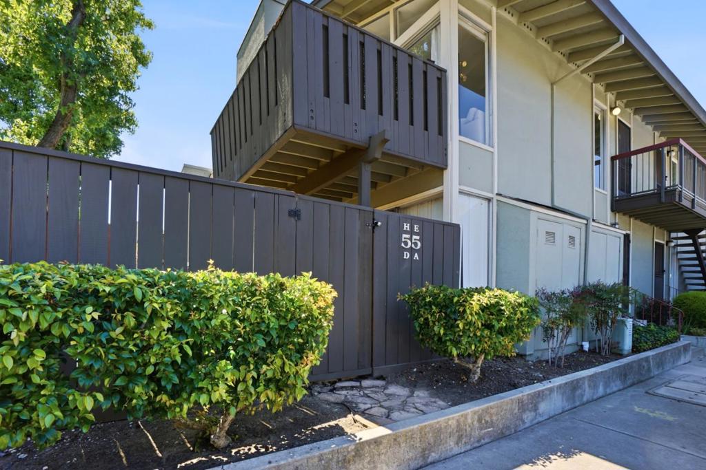 55 Massolo Drive H Property Photo 40