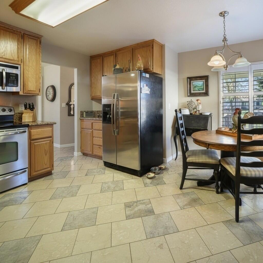 8052 Omega Way Property Photo 10