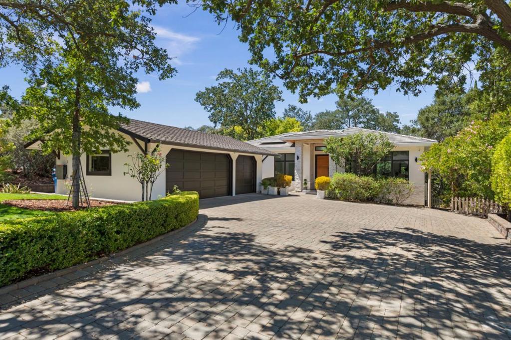 15477 One Oak Lane Property Photo 1