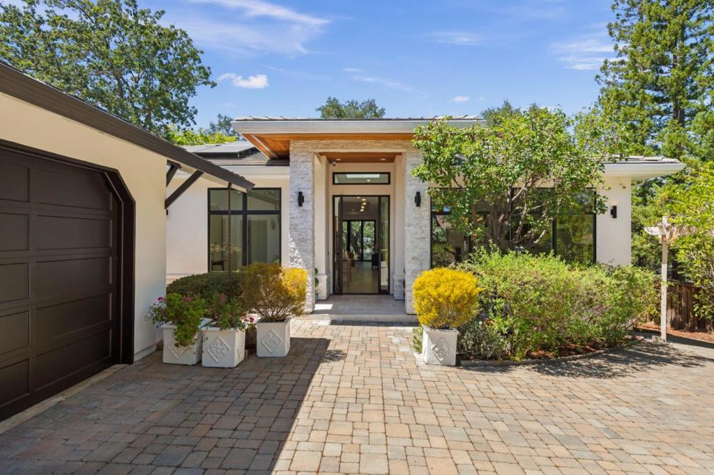 15477 One Oak Lane Property Photo 3