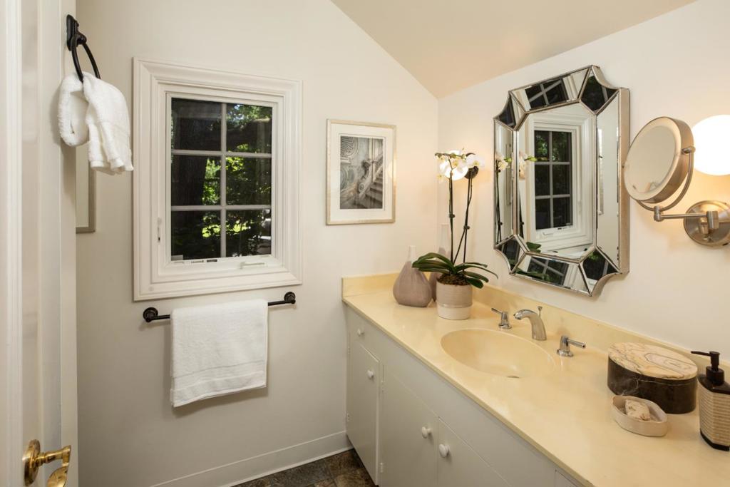 320 Arlington Way Property Photo 9