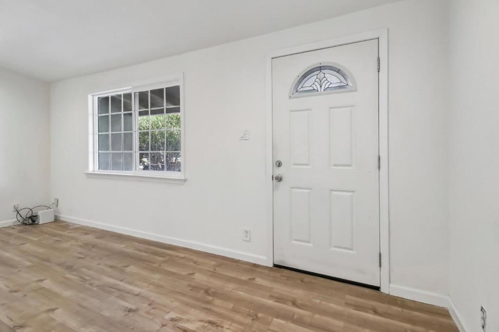 10081 Kenilworth Way Property Photo 2