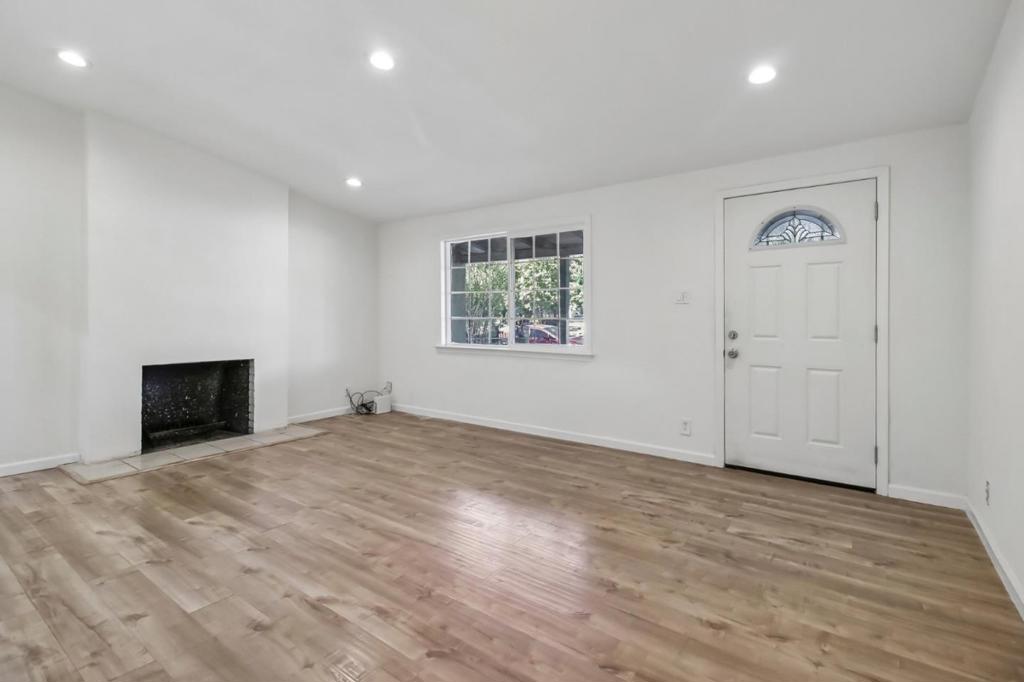 10081 Kenilworth Way Property Photo 3