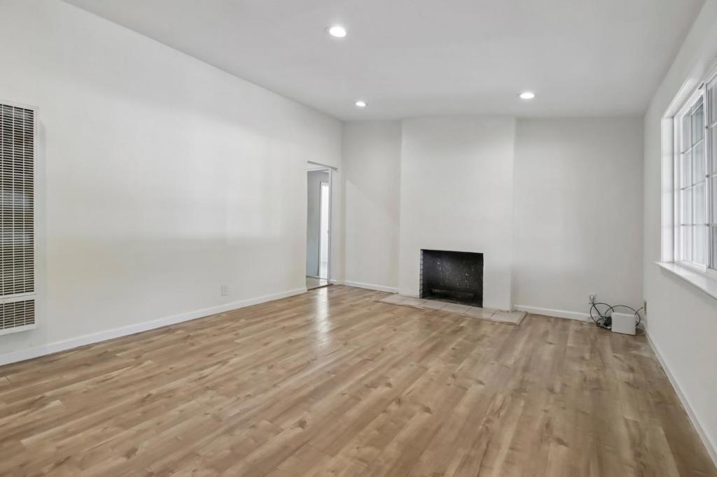 10081 Kenilworth Way Property Photo 5