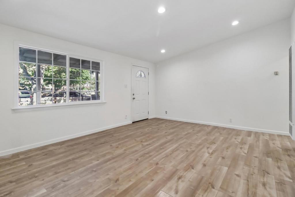 10081 Kenilworth Way Property Photo 6