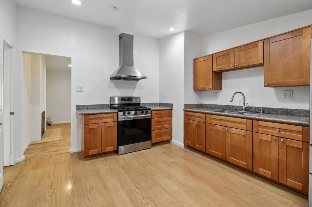 10081 Kenilworth Way Property Photo 11