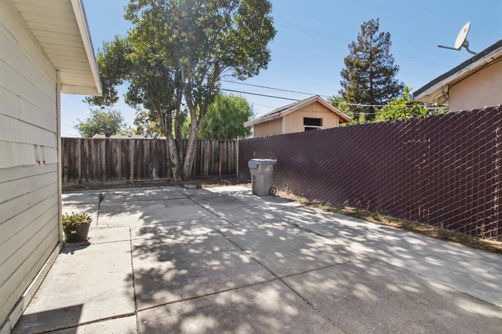 10081 Kenilworth Way Property Photo 37