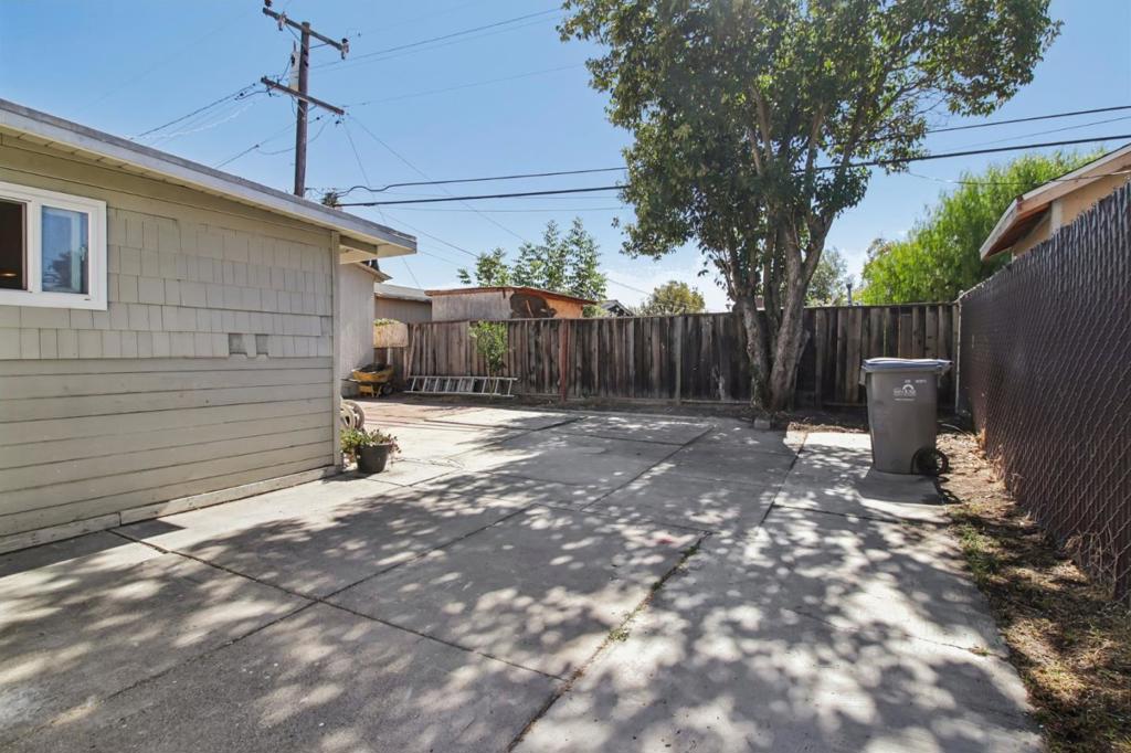 10081 Kenilworth Way Property Photo 38