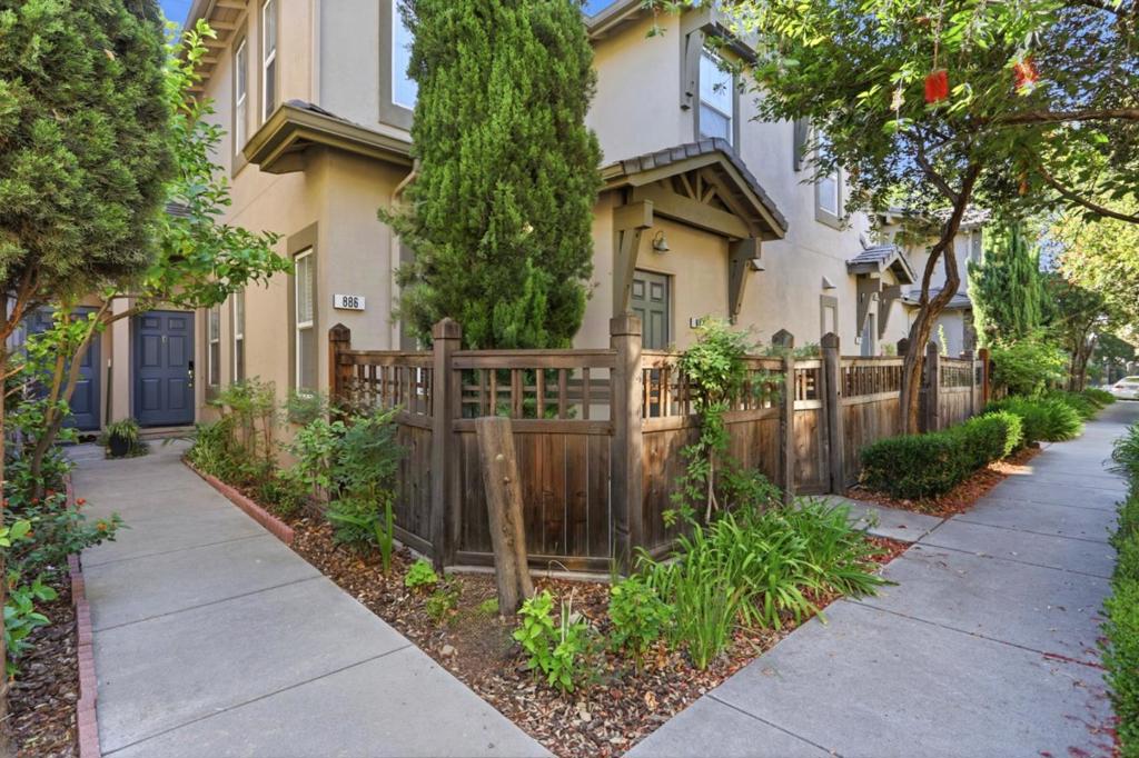 886 Fascination Place Property Photo 2