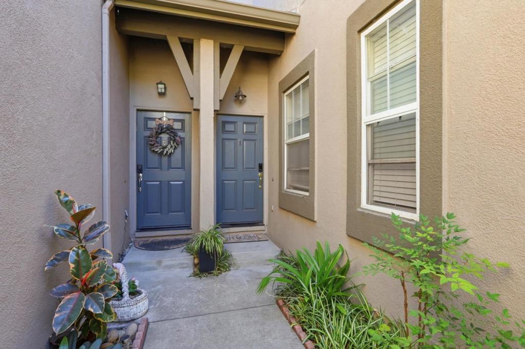 886 Fascination Place Property Photo 3