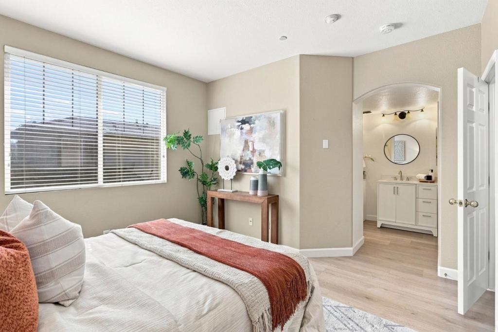 886 Fascination Place Property Photo 12