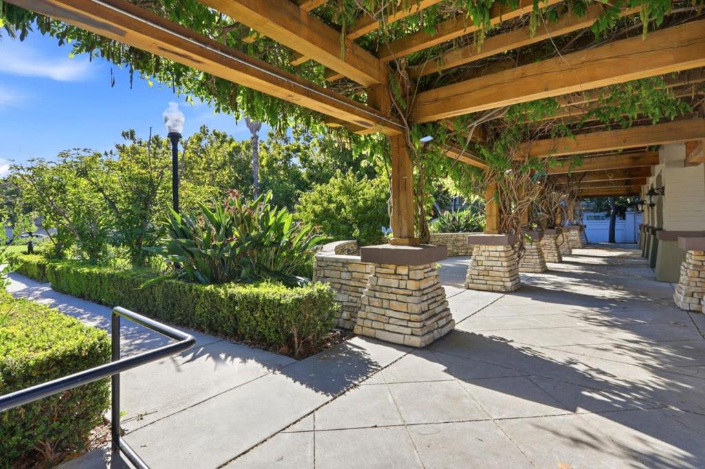 886 Fascination Place Property Photo 23