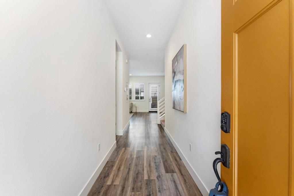 8459 Peninsula Way Property Photo 4