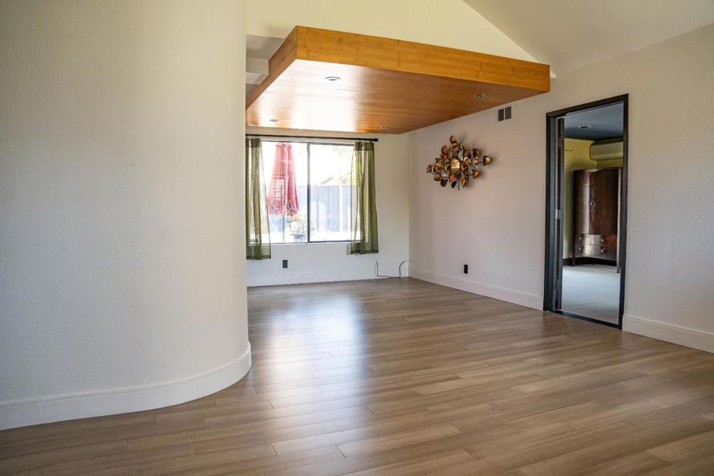 32811 Palmdale Court Property Photo 3