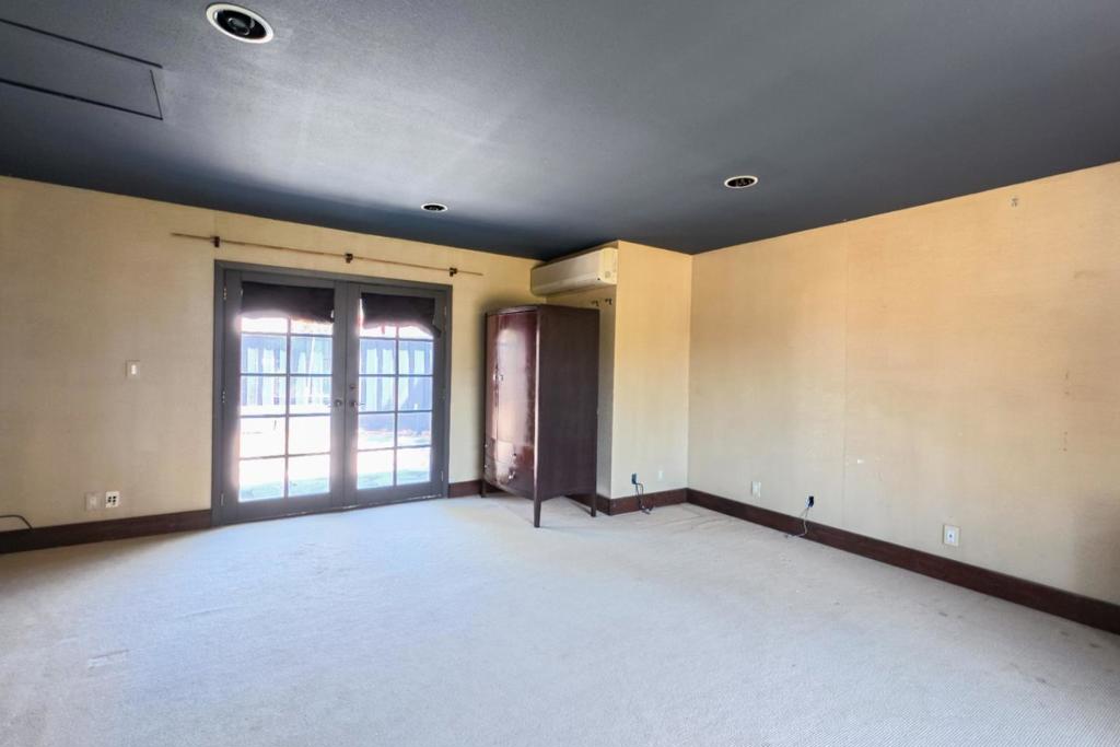32811 Palmdale Court Property Photo 11