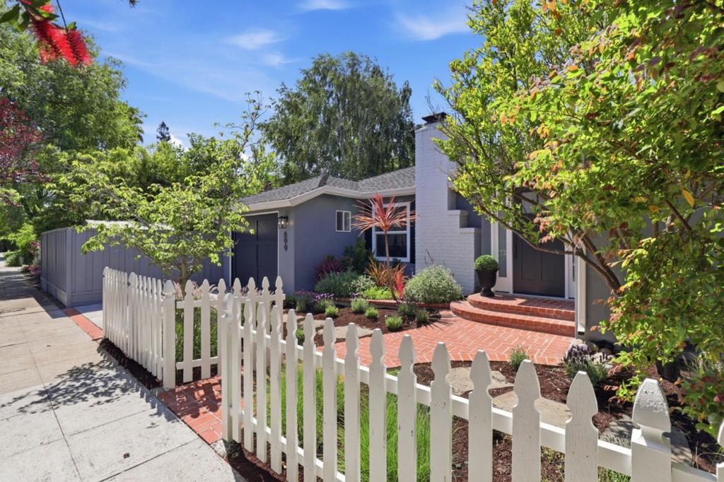 699 Oregon Avenue Property Photo 3