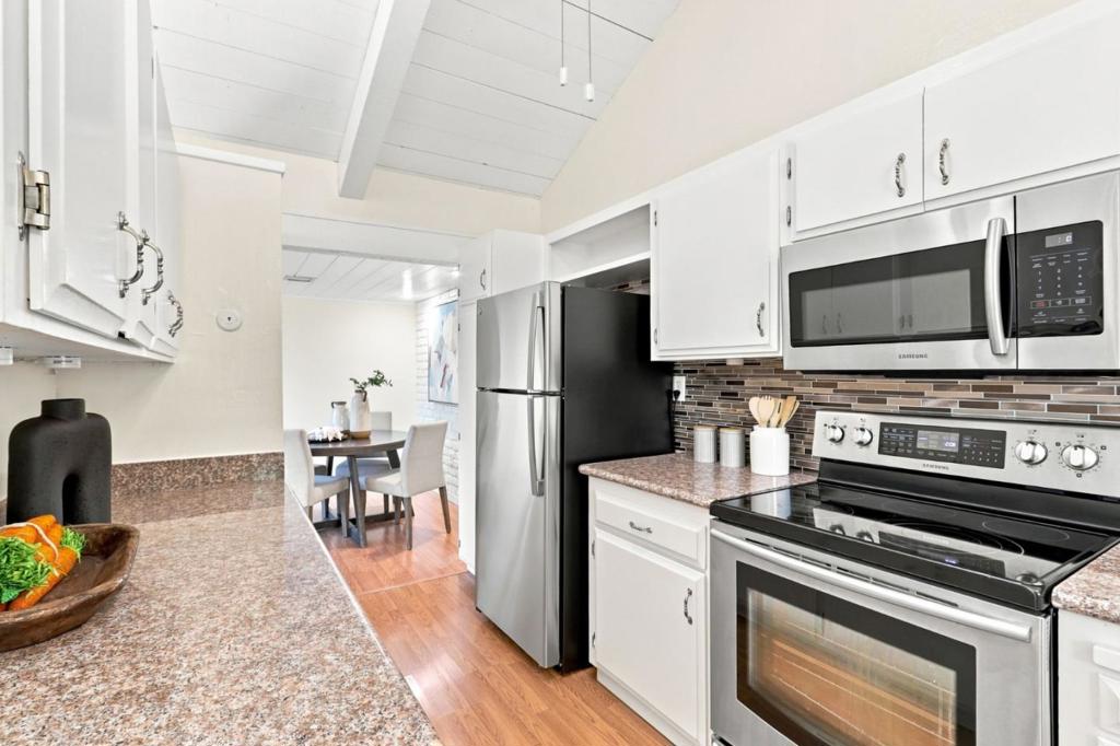 718 Millich Drive B Property Photo 9